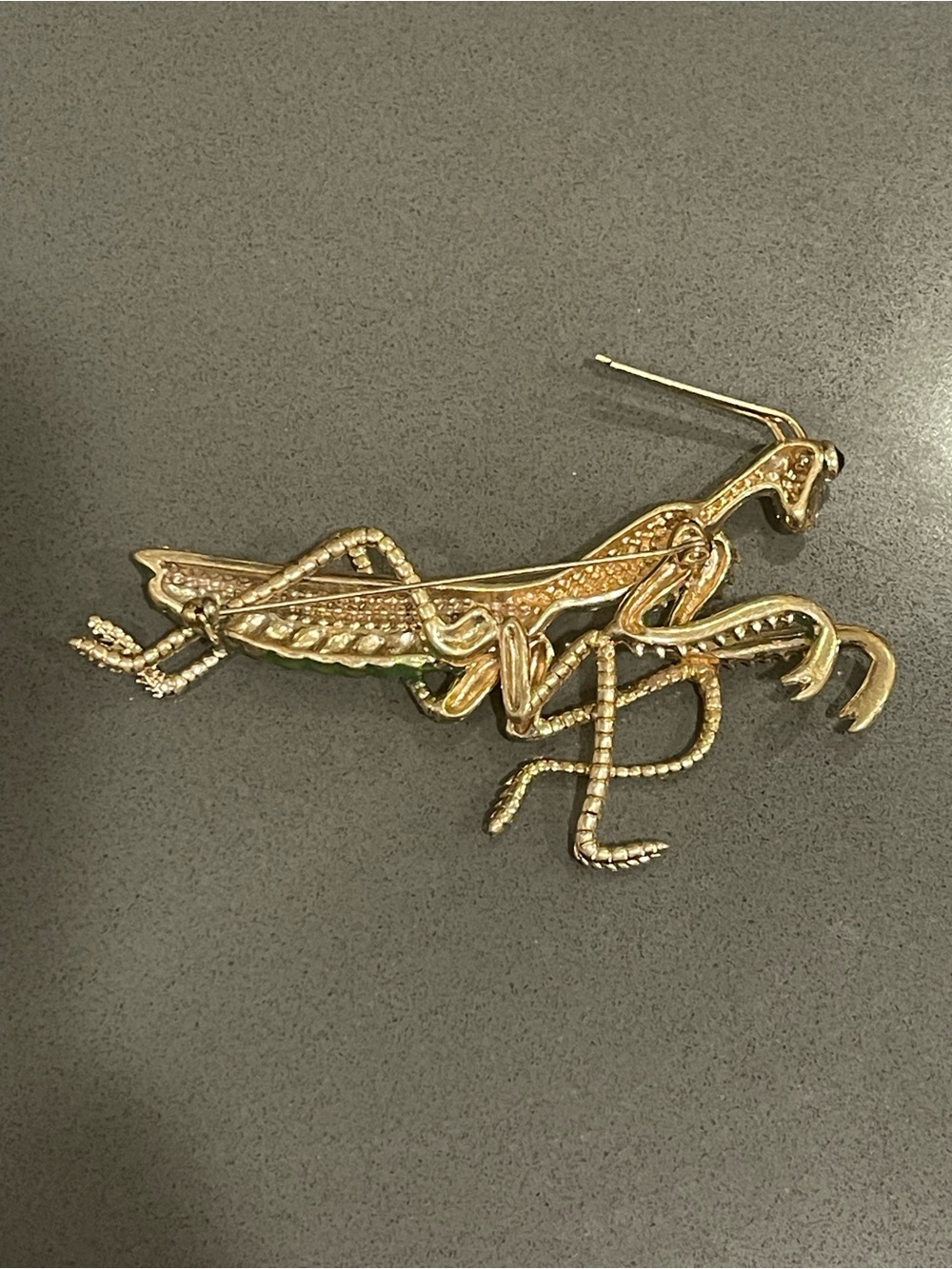 Green Crystal Mantis Brooch - Picture 2 of 2